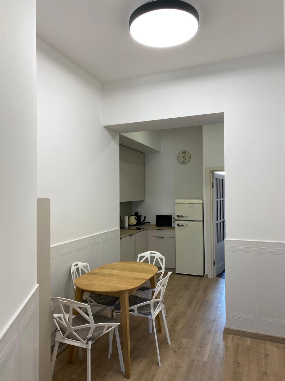 3 Bedrooms Apartment On Nasypna 3 Leopoli Esterno foto