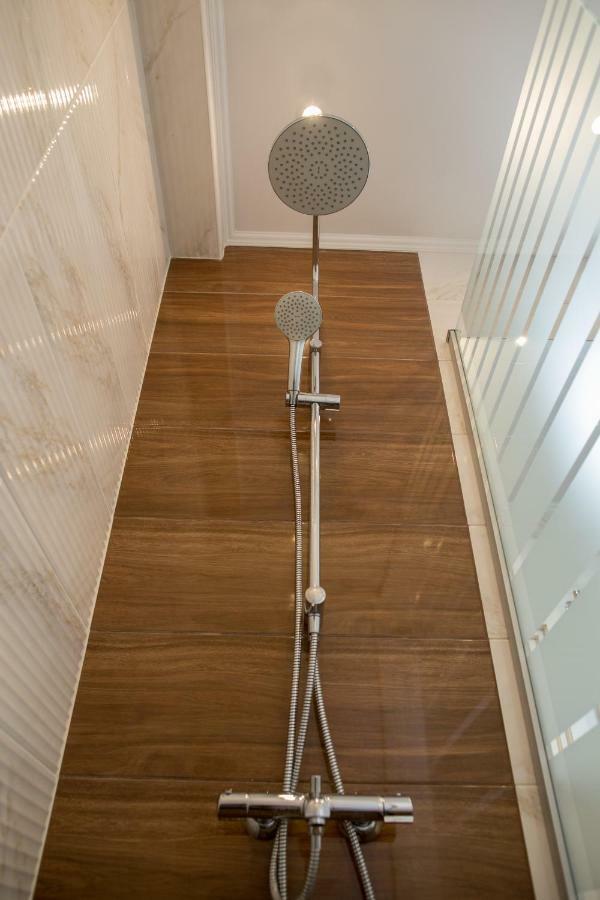 3 Bedrooms Apartment On Nasypna 3 Leopoli Esterno foto